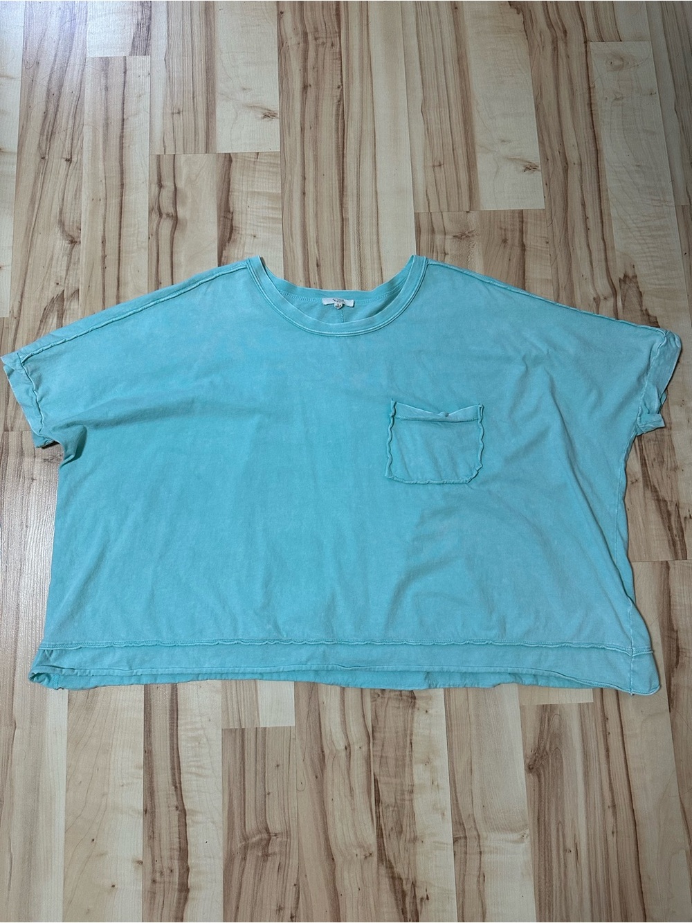 Women’s easel turquoise flowy top with pocket